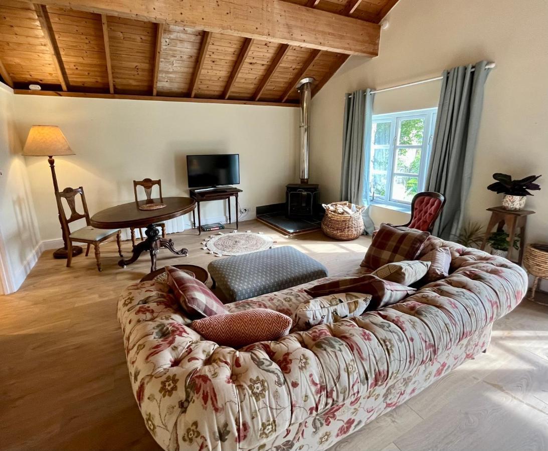 The Billiard Room - Cosy Country Retreat Abergavenny Exterior foto