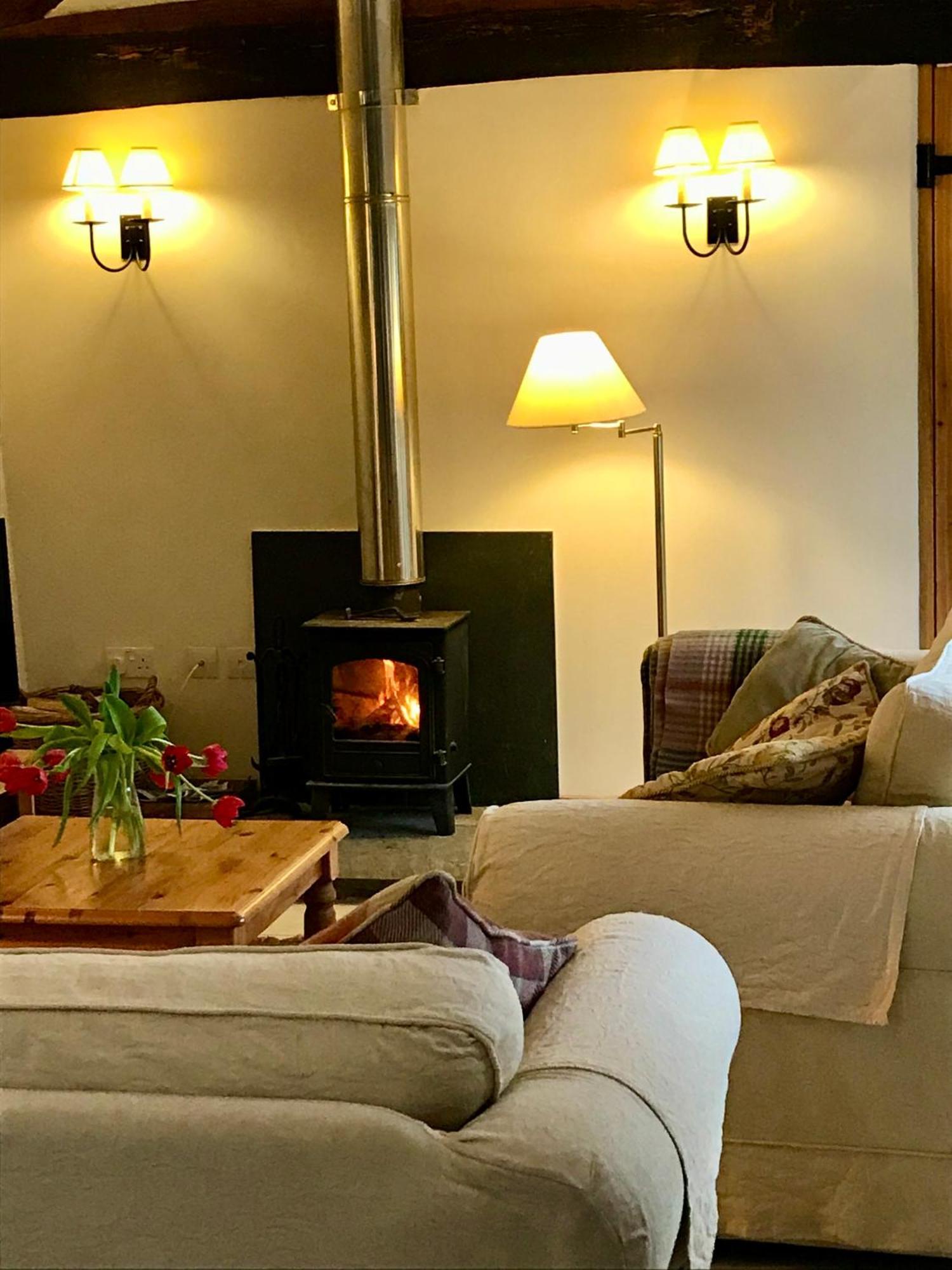 The Billiard Room - Cosy Country Retreat Abergavenny Exterior foto
